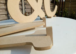 Detail voet in MDF